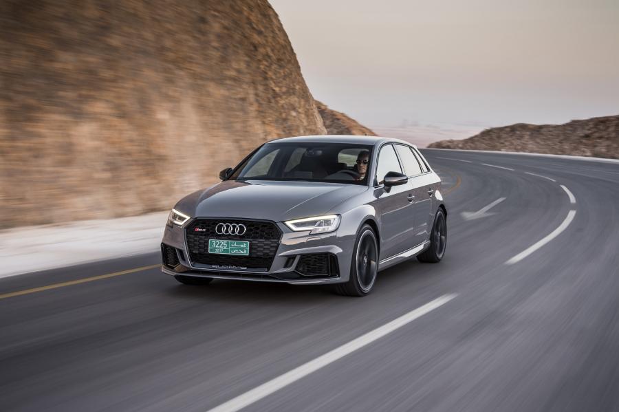 Audi RS3 Sportback (8V) 2017 года  (WW) (фото 26 из 40)